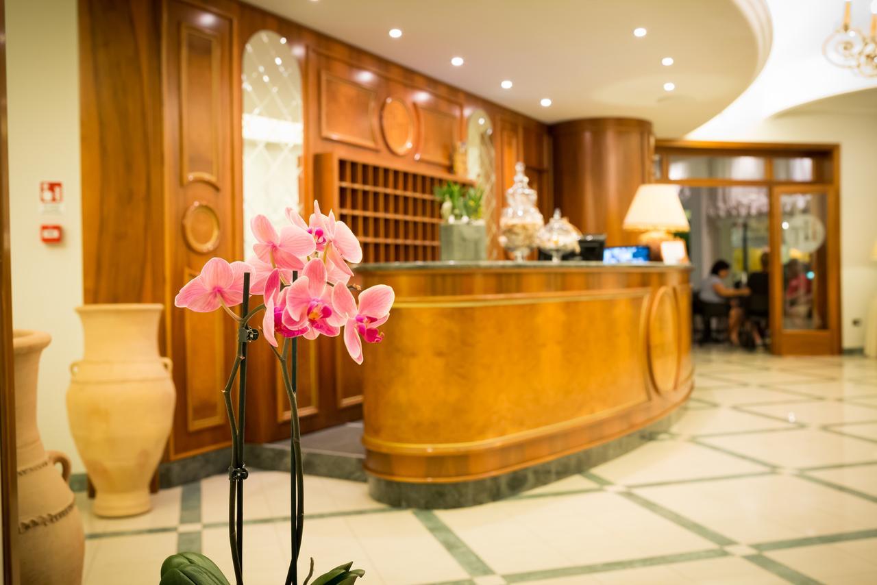 Hotel Tritone カオルレ エクステリア 写真