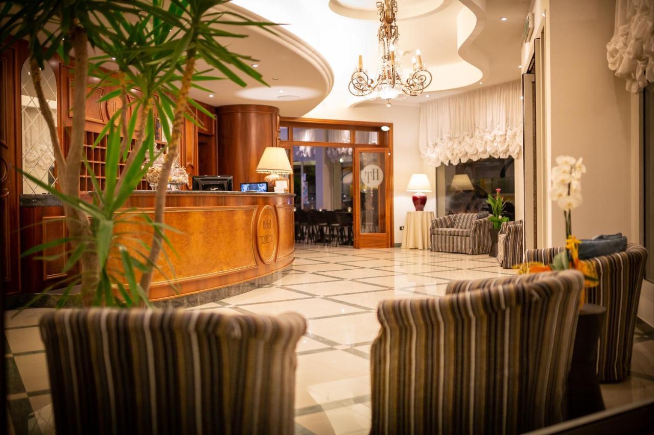 Hotel Tritone カオルレ エクステリア 写真
